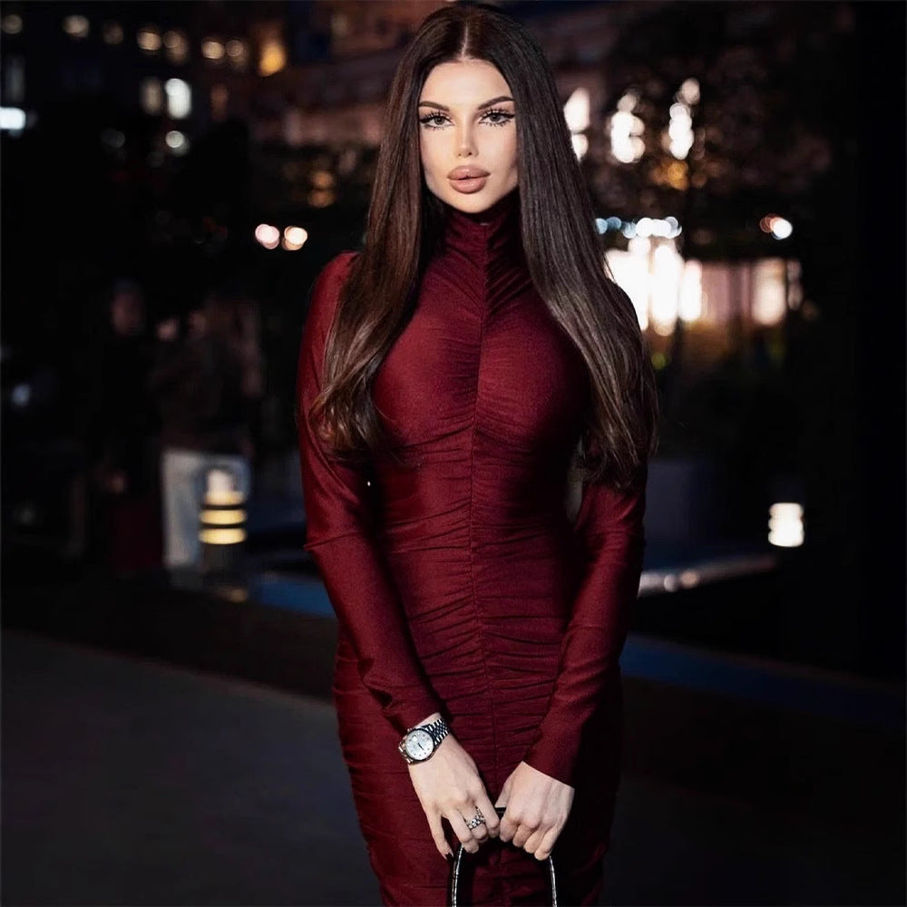 Long sleeved pleated dress with buttocks wrapped long skirt